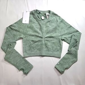 NWT Gymshark Seamles Medium crop top long sleeve￼ Shirt Sage Green Camo Scrunch